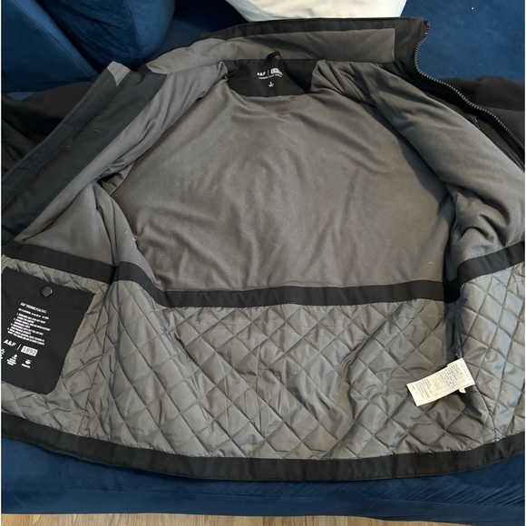 A jacket - Picture 2 of 5